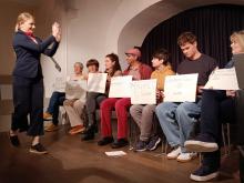 Freiwillige aus dem Publikum stellten sich für eine "perfekte", vielfältige Gemeindevertretungsliste der Gemeinde Quell zur Verfügung. Foto: Natascha Soursos